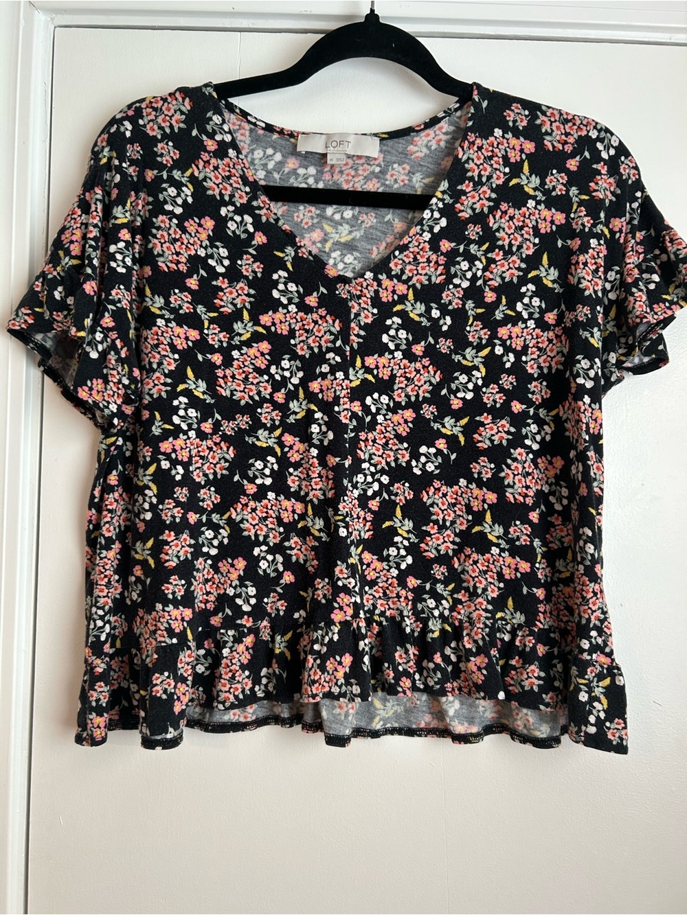 LOFT Black Floral V-Neck Boxy Tee with Ruffle Hem Size X-Small